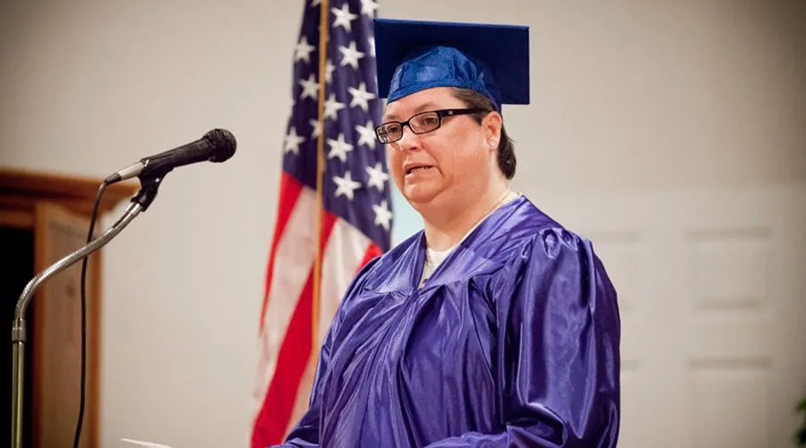 Kelly Gissendaner en la prisión estatal Lee Arrendale en Georgia, en la ceremonia de graduación de 2011. Foto: Ann Borden, Emory Photo Video.?w=200&h=150