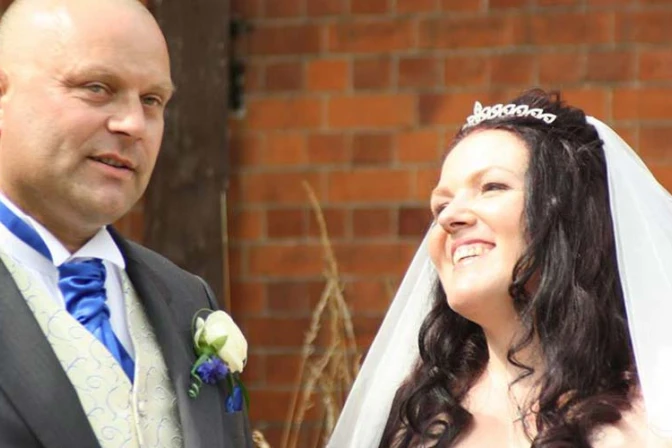 Su madre quiso abortar y su padre se suicidó: Ella encontró el sentido de su vida en Dios