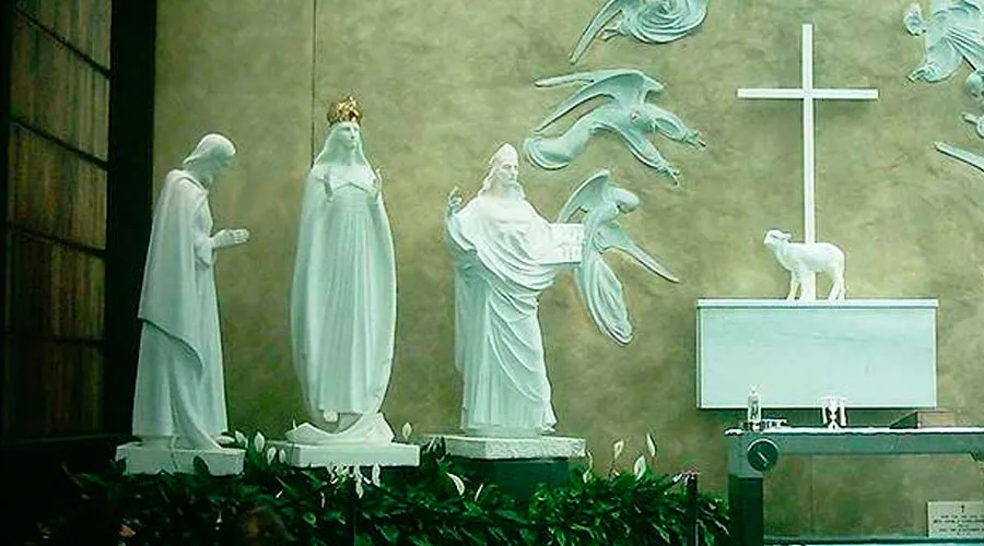 La imagen de Nuestra Señora de Knock en el santuario irlandés. Foto: Dominio público?w=200&h=150