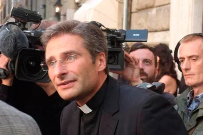 Así responde un sacerdote italiano al “monseñor gay” que escandalizó al Vaticano