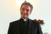 Obispo polaco suspende del sacerdocio a “monseñor gay” que escandalizó al Vaticano