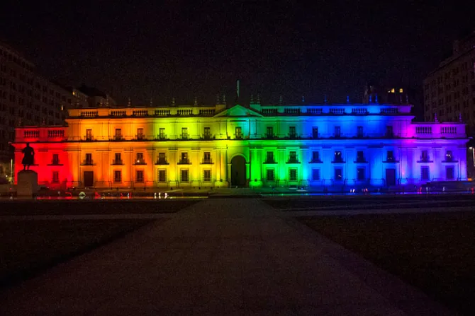 Apoyo del Estado chileno a agenda gay se basa en “farsa” y “traición”, denuncian