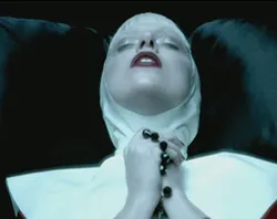 Lady Gaga en el video blasfemo "Alejandro"?w=200&h=150