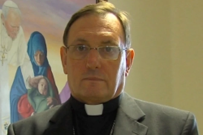 Vaticano: Divorciados vueltos a casar deben ir a Misa y comulgar espiritualmente