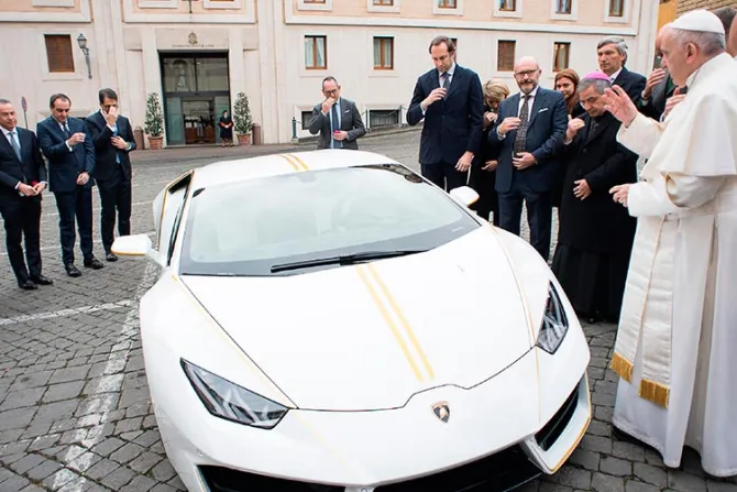 Esto podría recaudar para caridad el Lamborghini del Papa Francisco
