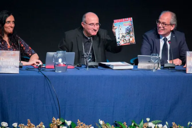 Presentan libro sobre la historia de los 400 años de la Iglesia en Uruguay