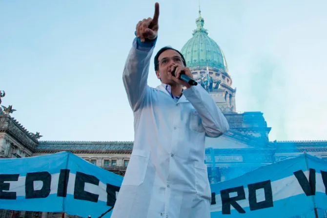 Médico que evitó aborto se presenta como candidato a diputado en Argentina