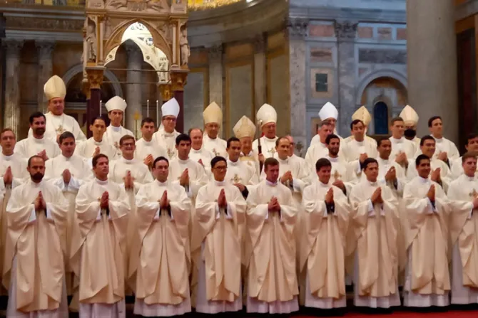 Cardenal ordena en Roma 28 nuevos sacerdotes Legionarios de Cristo