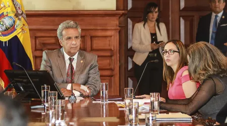 Providas de Ecuador piden al presidente vetar artículos de nuevo Código de Salud
