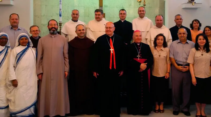 El Cardenal Leonardo Sandri y diversos representantes de la Iglesia Católica en irak. Foto L'Osservatore Romano?w=200&h=150