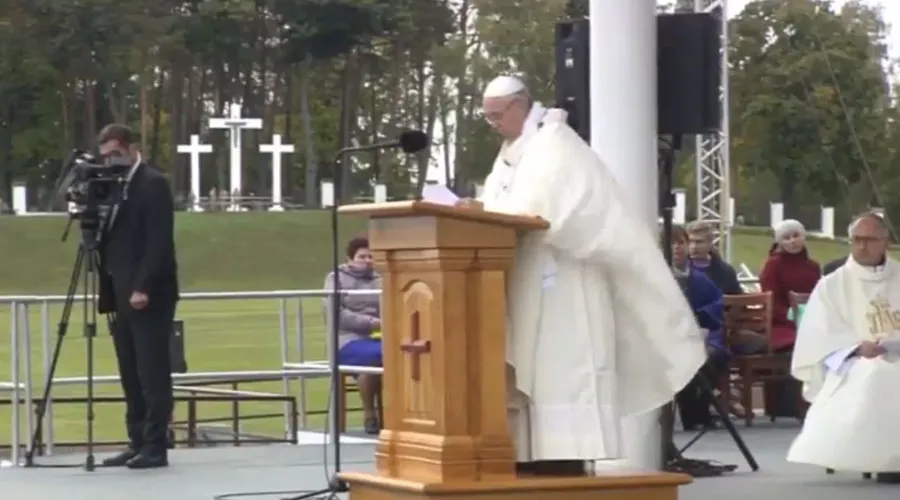 El Papa Francisco en el Santuario Mariano en Letonia. Captura Youtube?w=200&h=150