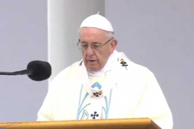 Papa Francisco: Como María, no tengamos miedo de “complicarnos” por los que sufren