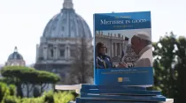 Portada del libro. Foto: Vatican Media