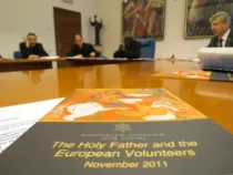 El libro presentado en la sede de Cor Unum (foto ACI Prensa)