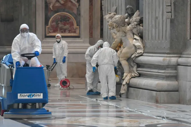 El Vaticano desinfecta las Basílicas Papales para evitar contagios de coronavirus 