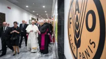 El Papa Francisco a su llegada a la sede de la FAO. Foto: L'Osservatore Romano