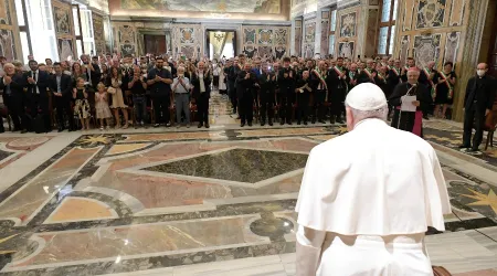 Papa Francisco: Un testimonio sencillo es la clave para transmitir la fe en la familia