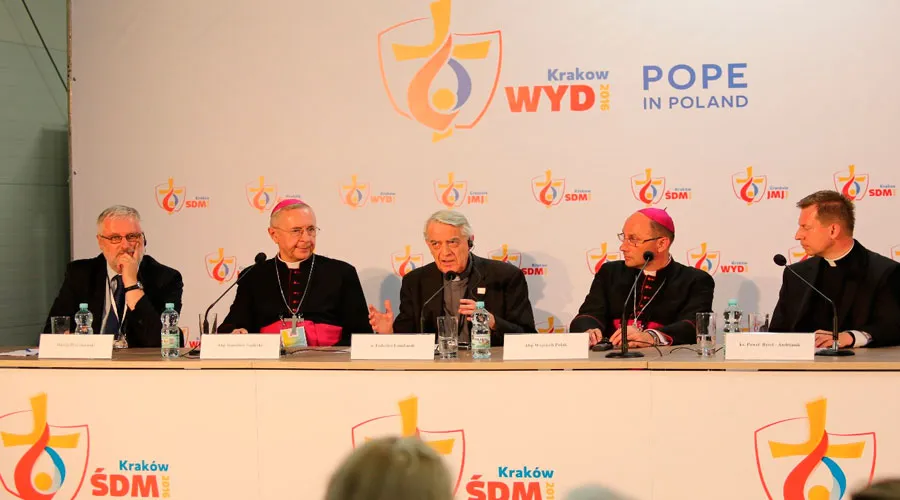 La rueda de prensa del vocero del Vaticano, P. Federico Lombardi, y los obispos de Polonia. Foto: Alan Holdren (ACI Prensa)?w=200&h=150