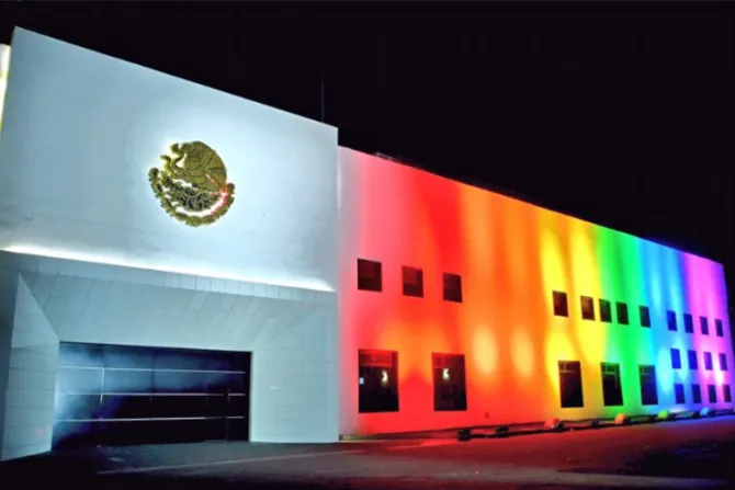 México: Peña Nieto intenta justificar “matrimonio” gay ante masiva protesta