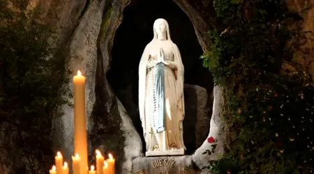 El Papa Francisco alienta a acudir a la Virgen de Lourdes ante las dificultades