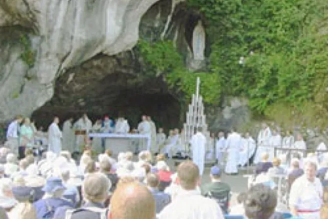 Evacúan Santuario de Lourdes tras amenaza de bomba que resultó falsa
