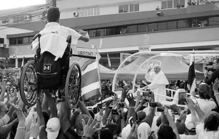 El Papa Francisco saluda a Lucas durante la JMJ Panamu00e1 2019. Foto cortesu00eda: Carlos Yap @yapcz 