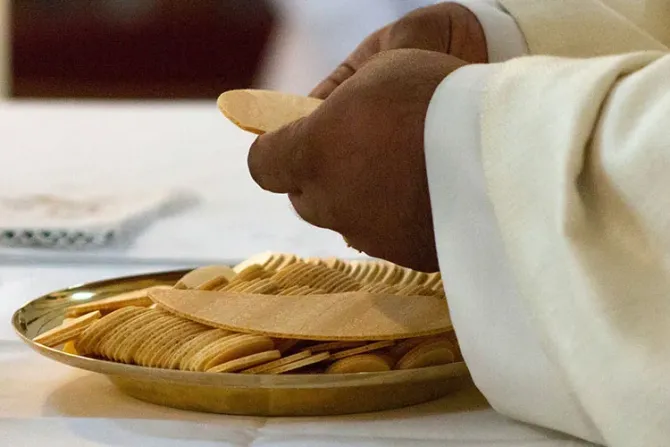 Abogados católicos presentan recurso ante restricciones a Misas presenciales