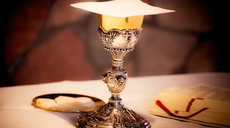 Andalucu00eda pide al gobierno espau00f1ol retomar Misas con pu00fablico, pero sin Comuniu00f3n