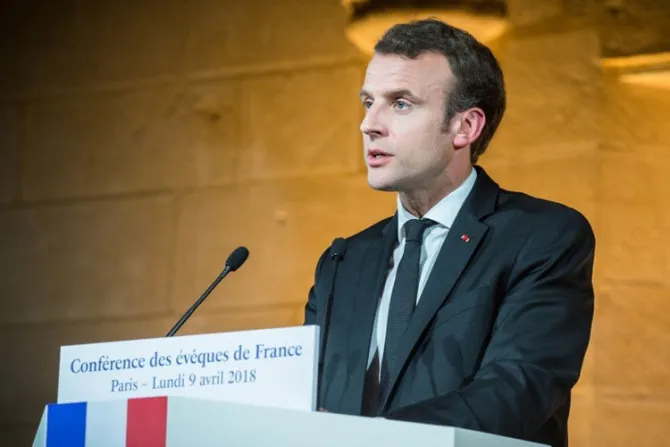 Macron a obispos: Francia necesita a la Iglesia Católica