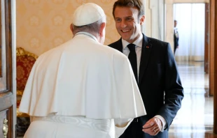 El Papa Francisco recibe a Emmanuel Macron. Cru00e9dito: Vatican Media 