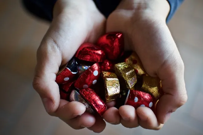 Esta beata argentina regalaba chocolates para dar alegría