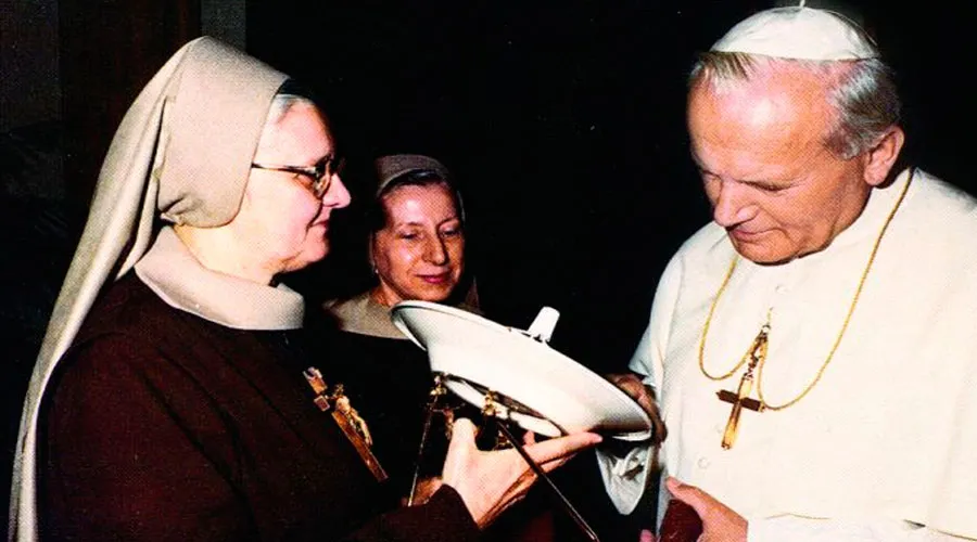 La Madre Angélica y San Juan Pablo II. Foto EWTN
