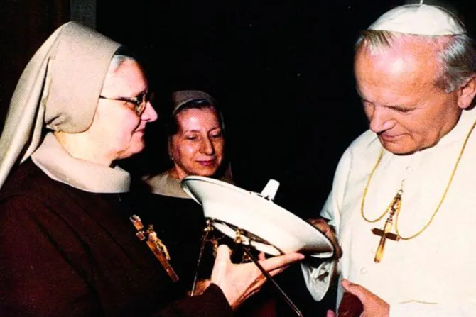 Secretario de San Juan Pablo II: Madre Angélica dejó huella indeleble en la Iglesia