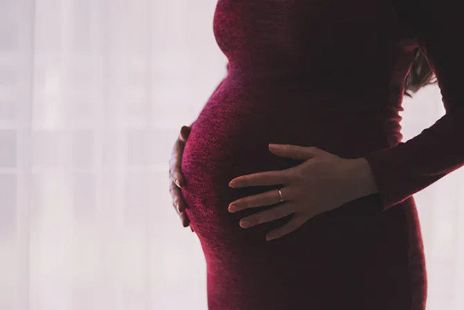Madre rechaza aborto en primer caso de microcefalia por zika en España