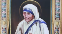 Lienzo con la imagen de la Madre Teresa en la Plaza de San Pedro en el Vaticano. Cru00e9dito: Daniel Ibu00e1u00f1ez / ACI