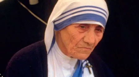 Arzobispo propone cita de Madre Teresa para hacer frente a crisis de la Iglesia