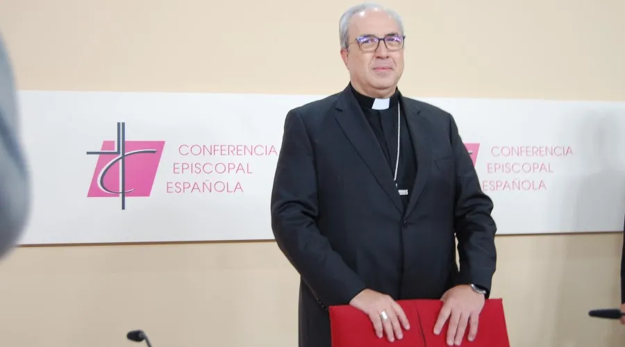 Mons. Francisco César García Magán, secretario general de la Conferencia Episcopal Española. Crédito: CEE (BY-SA 2.0).?w=200&h=150