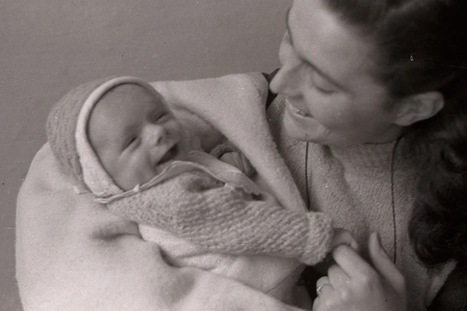 El adiós a Irene: La pionera de las madres por vocación que adoptó 58 niños