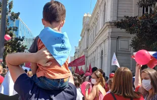 Manifestación Día del Niño pro Nacer y al adopción, Chile. Crédito: Giselle Vargas, ACI Prensa. 