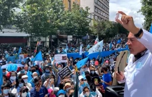 Manifestaciu00f3n en defensa de la vida y en rechazo del aborto en exterior de la Suprema Corte de Justicia de la Naciu00f3n. Cru00e9dito: Captura de video / Frente Nacional por la Familia. 