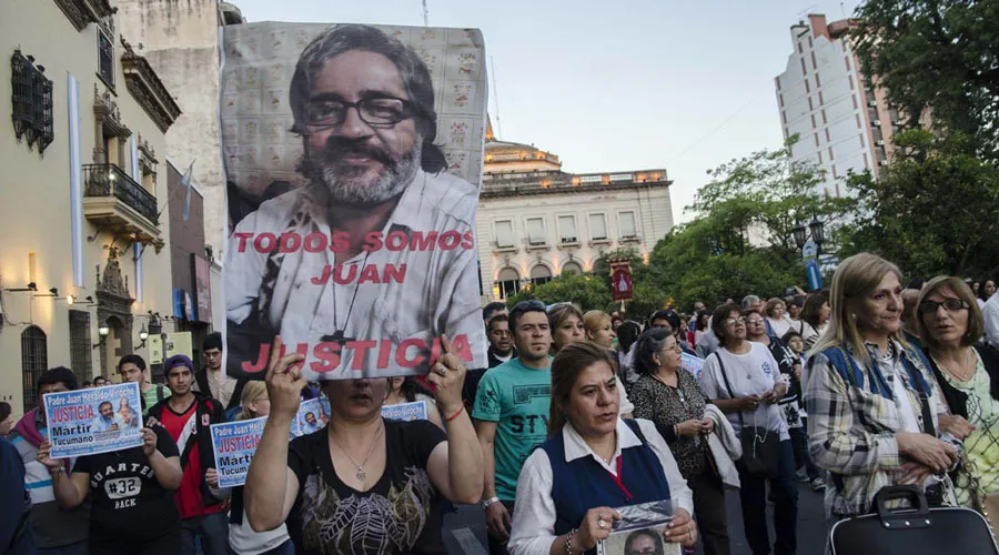 Manifestaciones por la muerte del P. Juan Viroche / Fotografía: Twitter Radio 10