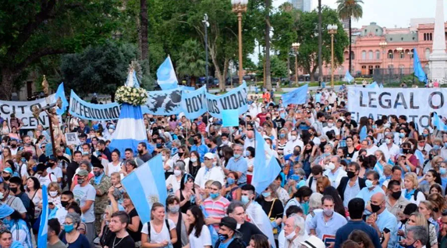 Virgen de Luján encabezó primera manifestación por la vida y contra el aborto en Argentina