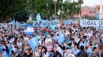 Manifestación por la vida en Plaza de Mayo. Crédito: Marcha por la Vida Argentina.