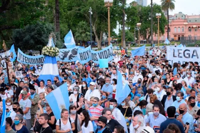Virgen de Luján encabezó primera manifestación por la vida y contra el aborto en Argentina