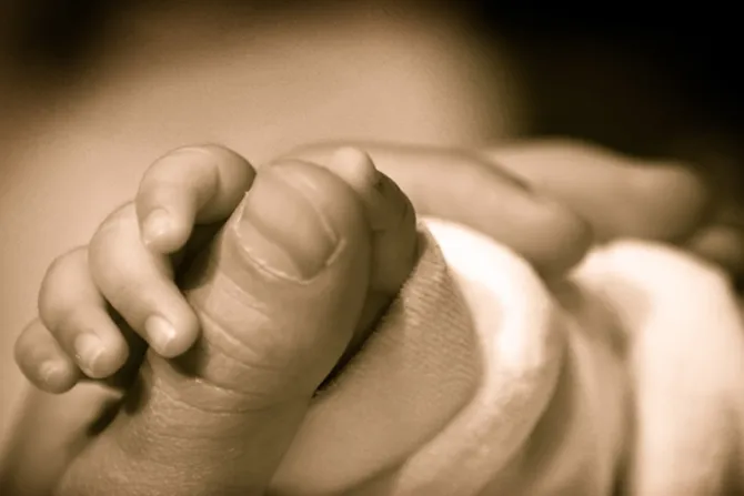 Polémica en Australia: Abortan bebé de 28 semanas por defecto en la mano izquierda