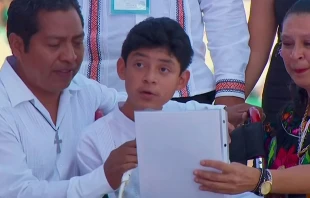 Foto : Manuel y su familia Cru00e9dito : Youtube / Captura de Video  Youtube / Captura de Video