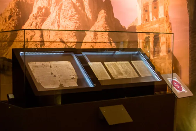 El Vaticano expondrá manuscrito del Padre Nuestro más antiguo que se conoce