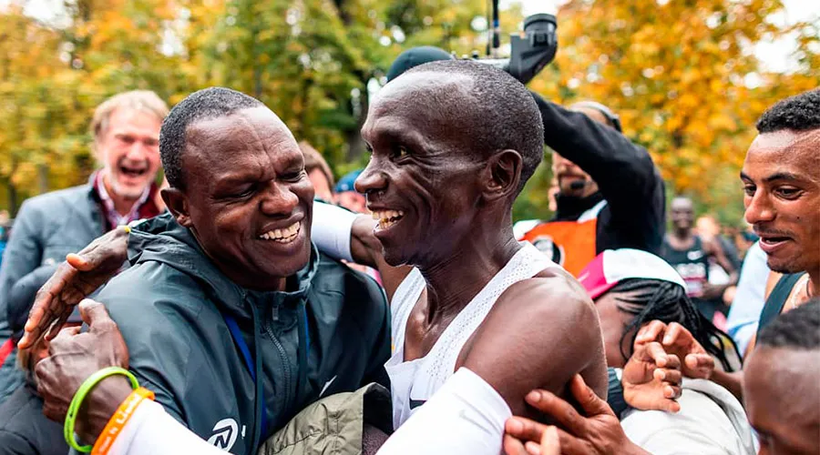 Conozca la fe católica del maratonista africano que acaba de batir record mundial