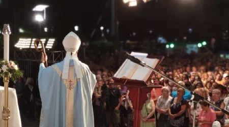 Obispo argentino anima a los fieles a “jugar el partido de Dios”