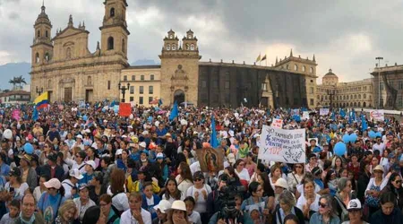 Miles se manifiestan contra el aborto en Colombia tras asesinato del pequeño JuanSe